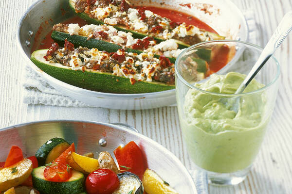 Gefüllte Zucchini mit Feta und Couscous Rezept | Küchengötter Gefüllte Zucchini mit Feta und Couscous Rezept | Küchengötter