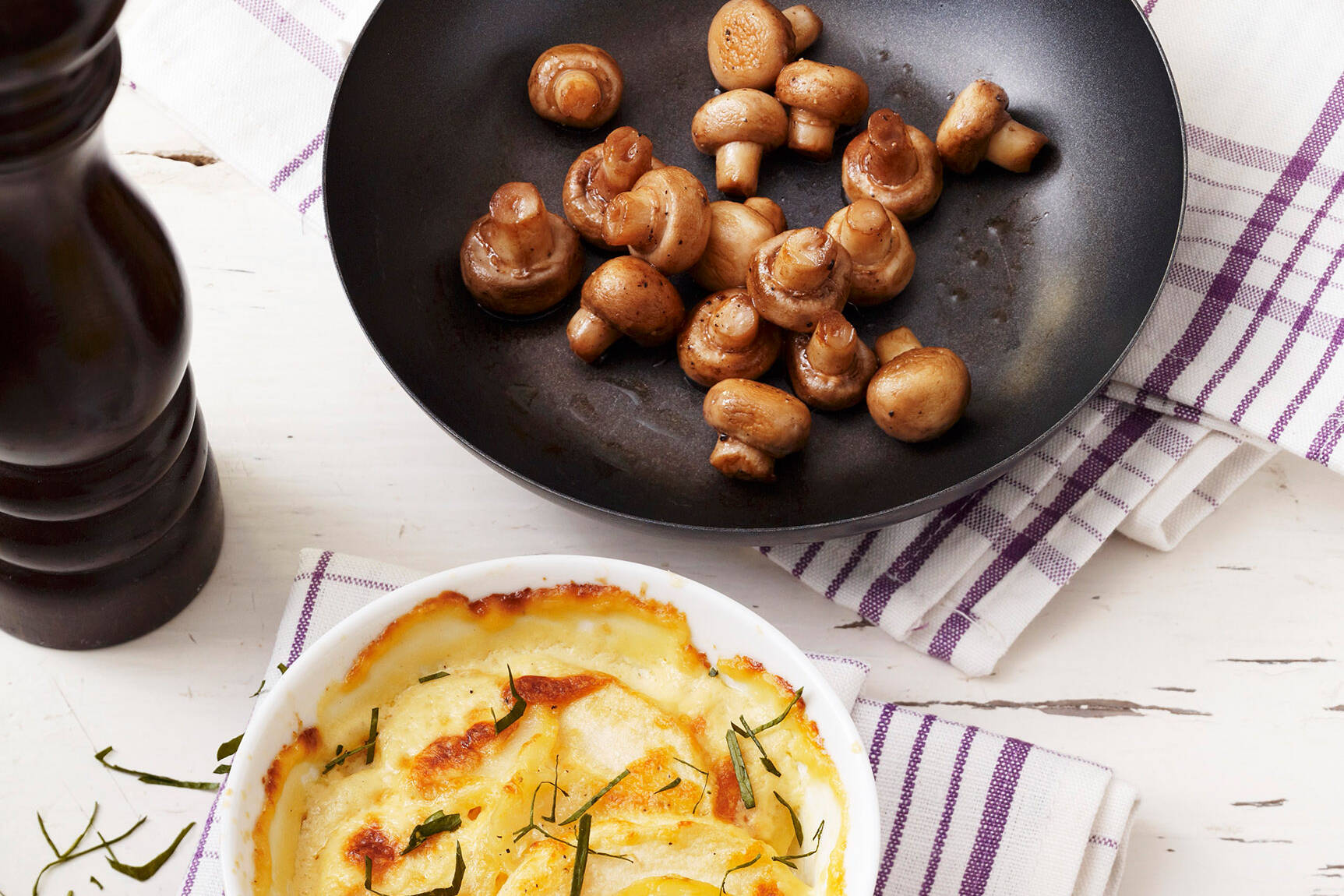 Kartoffelgratin mit Äpfeln und Pilzen Rezept | Küchengötter Kartoffelgratin mit Äpfeln und Pilzen Rezept | Küchengötter