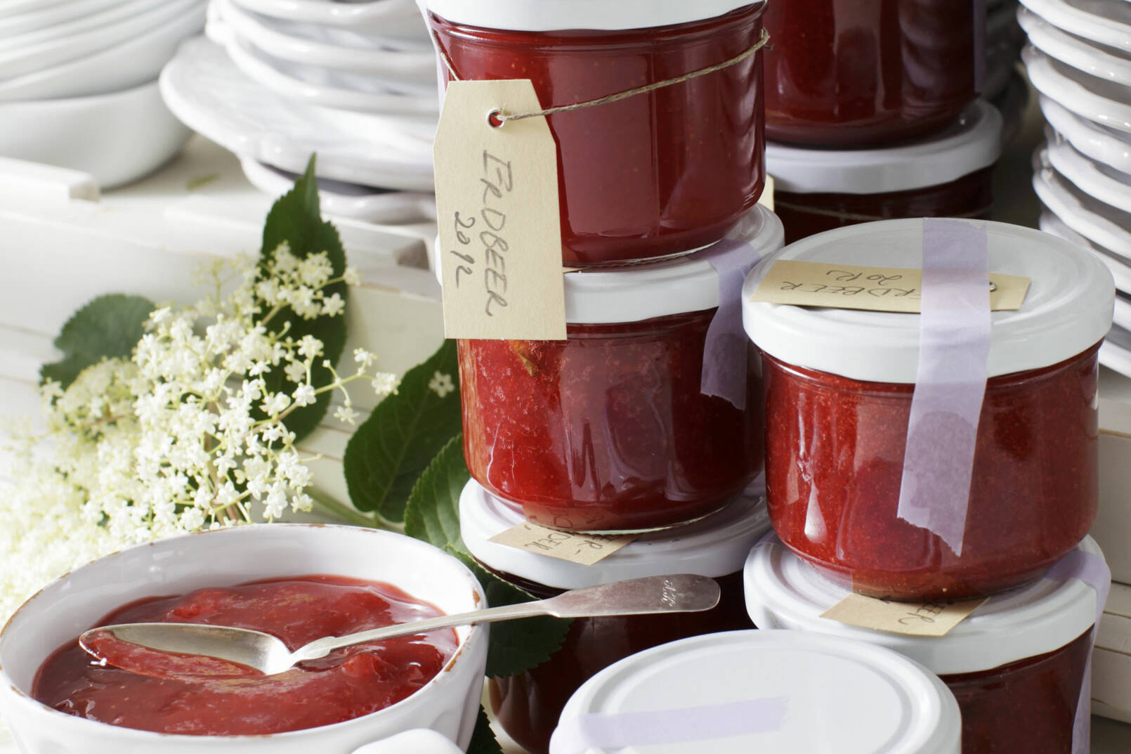 Erdbeer-Hollerblüten-Konfitüre Rezept | Küchengötter Erdbeer-Hollerblüten-Konfitüre Rezept | Küchengötter