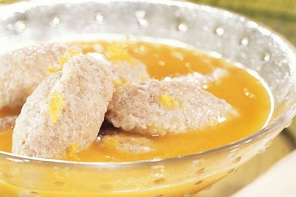 Buchweizennockerl in Aprikosensuppe Rezept | Küchengötter Buchweizennockerl in Aprikosensuppe Rezept | Küchengötter