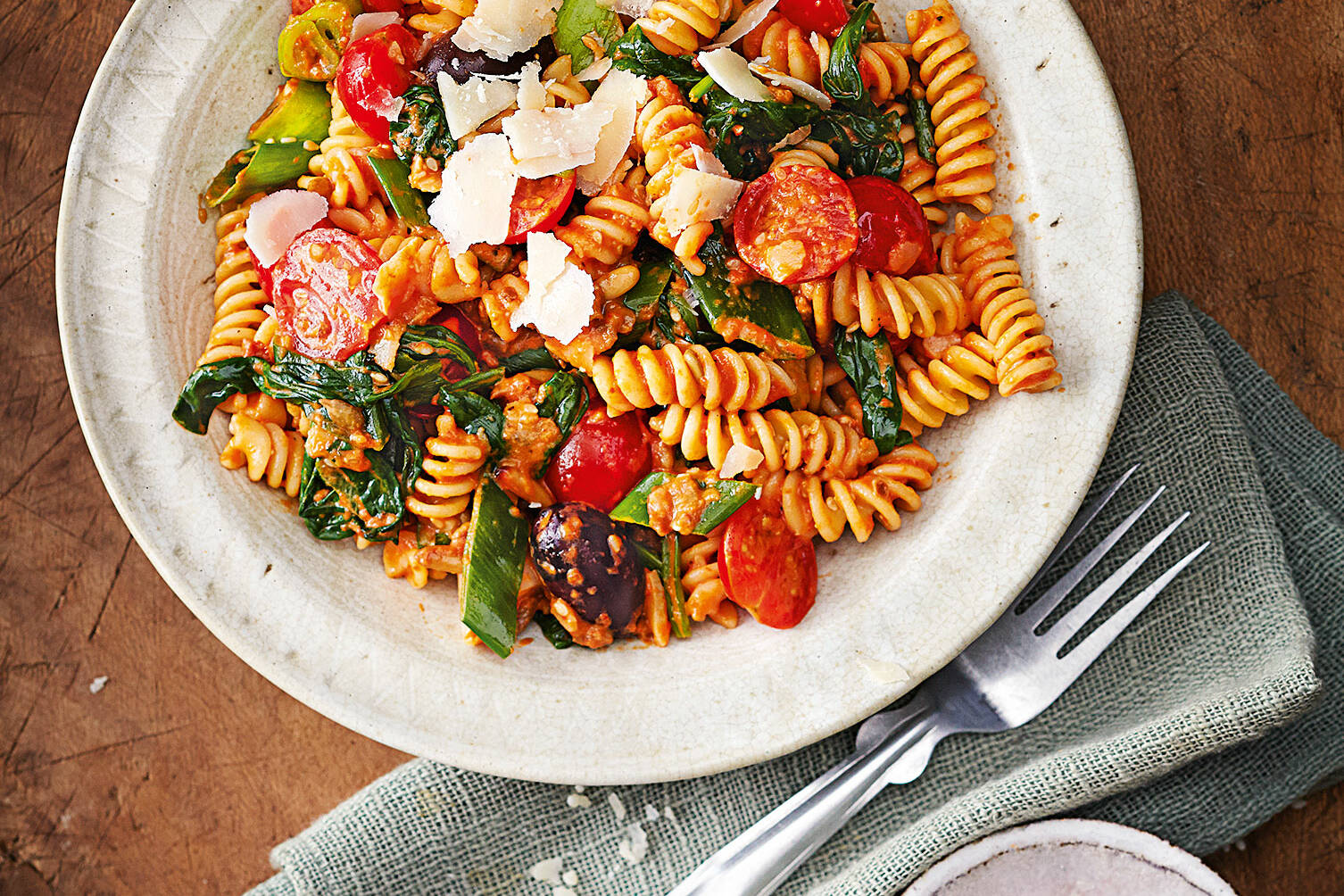 Spinat-Fusilli mit Paprikasauce