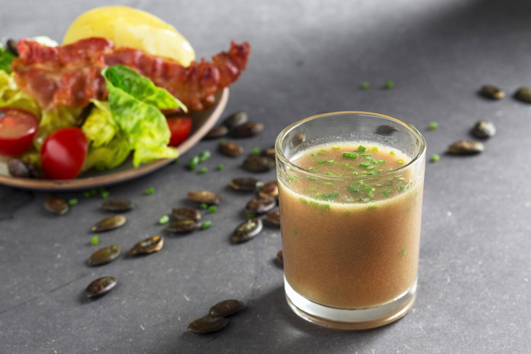 Steirisches Salatdressing - Rezept für klassische Salatsauce | Küchengötter Steirisches Salatdressing - Rezept für klassische Salatsauce | Küchengötter