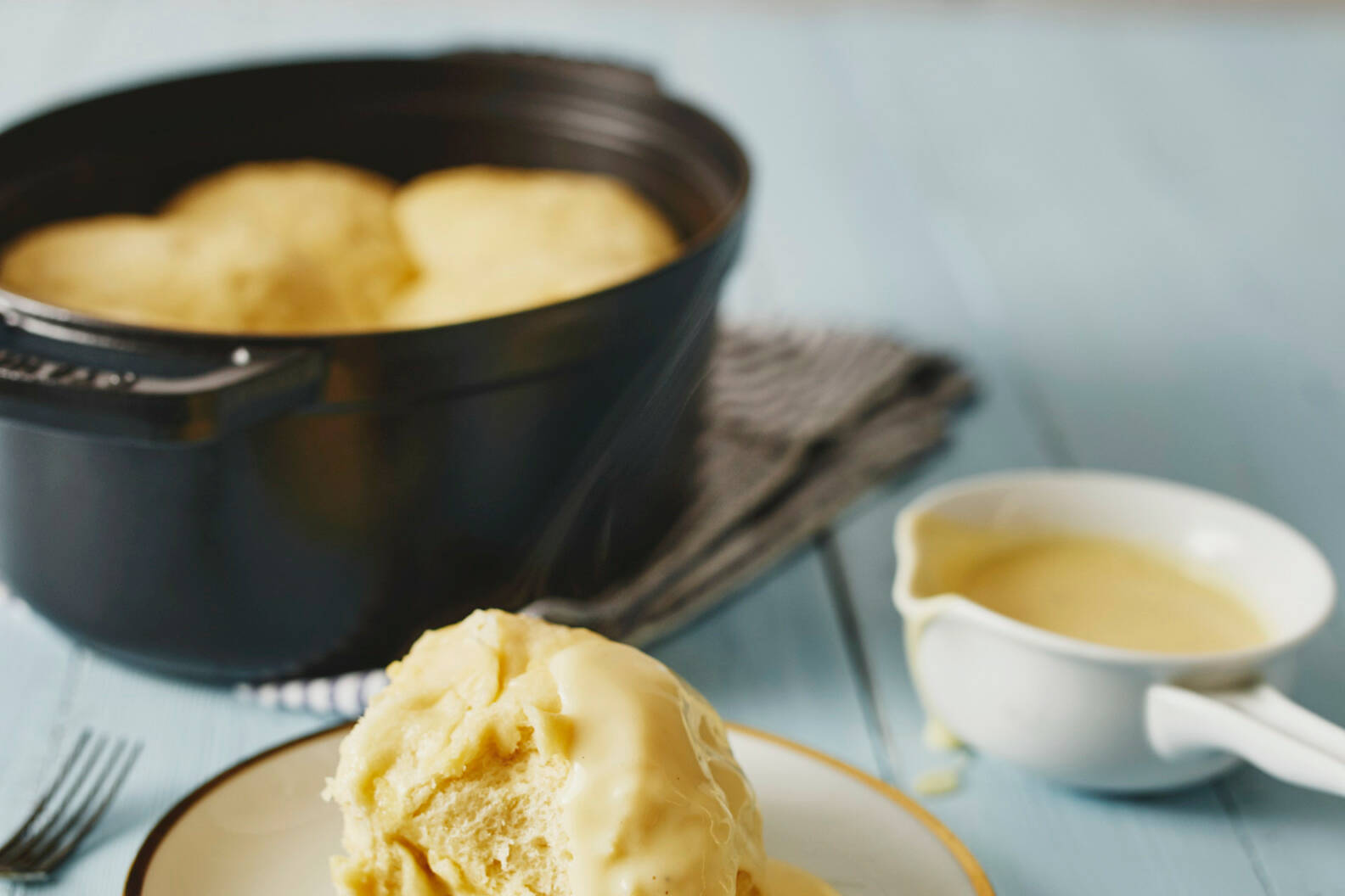 Dampfnudeln mit Vanillesauce und Weinschaumcreme Rezept | Küchengötter Dampfnudeln mit Vanillesauce und Weinschaumcreme Rezept | Küchengötter