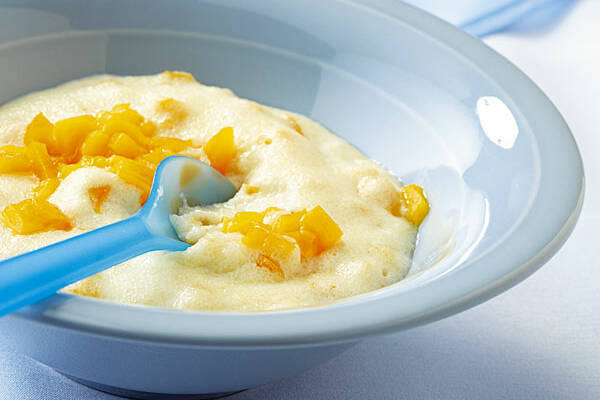 Grießbrei mit Obst zum Löffeln Rezept | Küchengötter