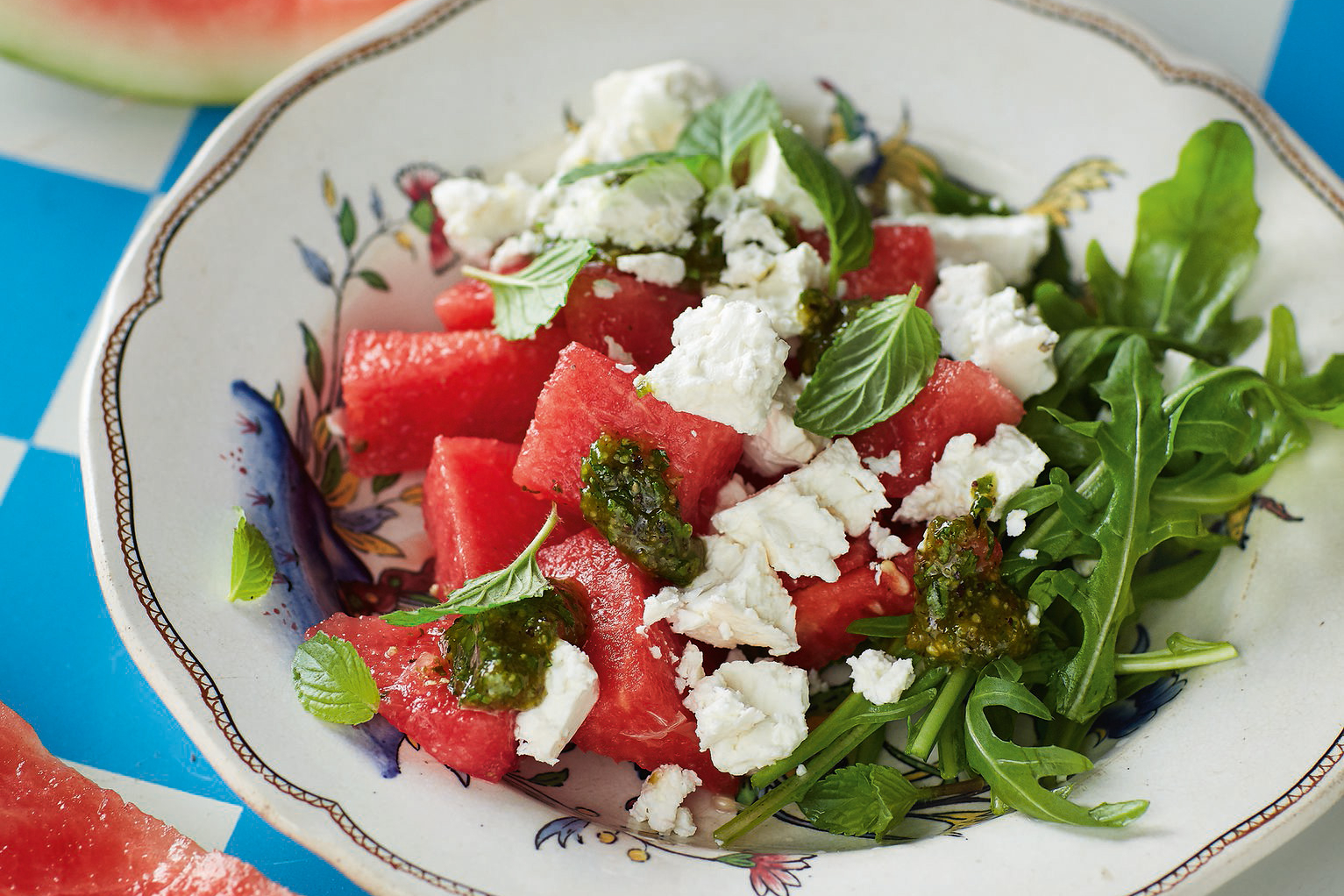 Wassermelonen-Feta-Salat mit Pistazien-Minz-Pesto Rezept | Küchengötter