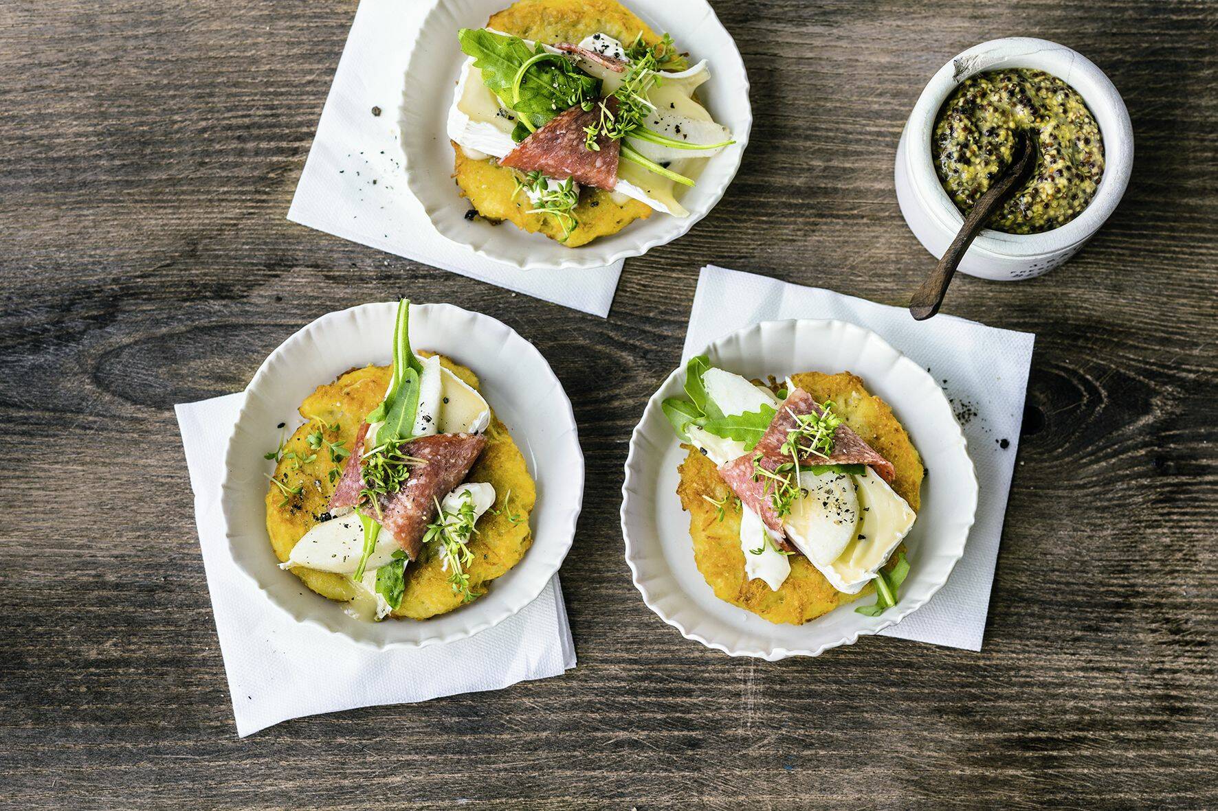 Deutsche Tapas: Mini-Rösti mit Salami-Röllchen | Küchengötter