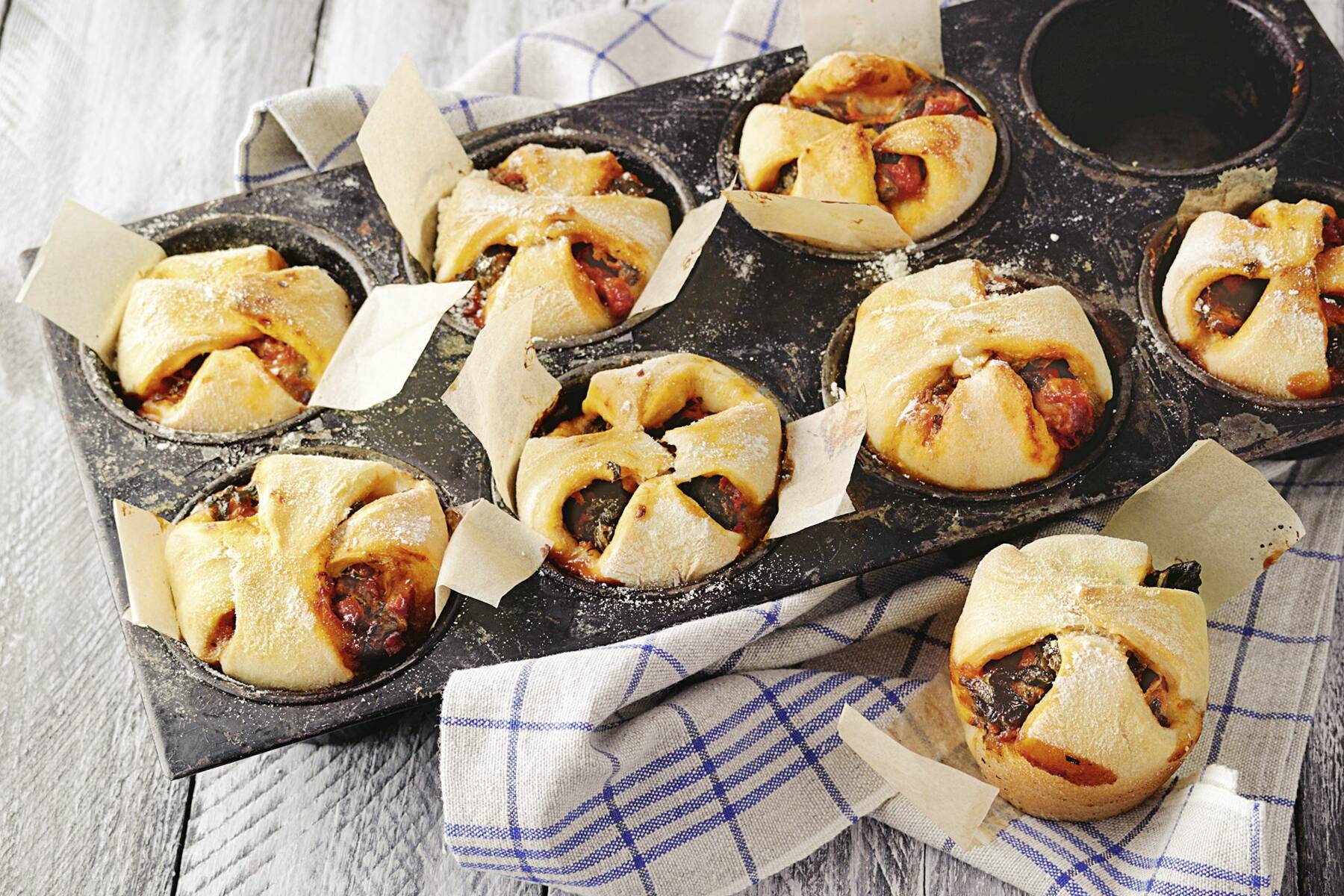 PizzaMuffins mit Speck Rezept Küchengötter