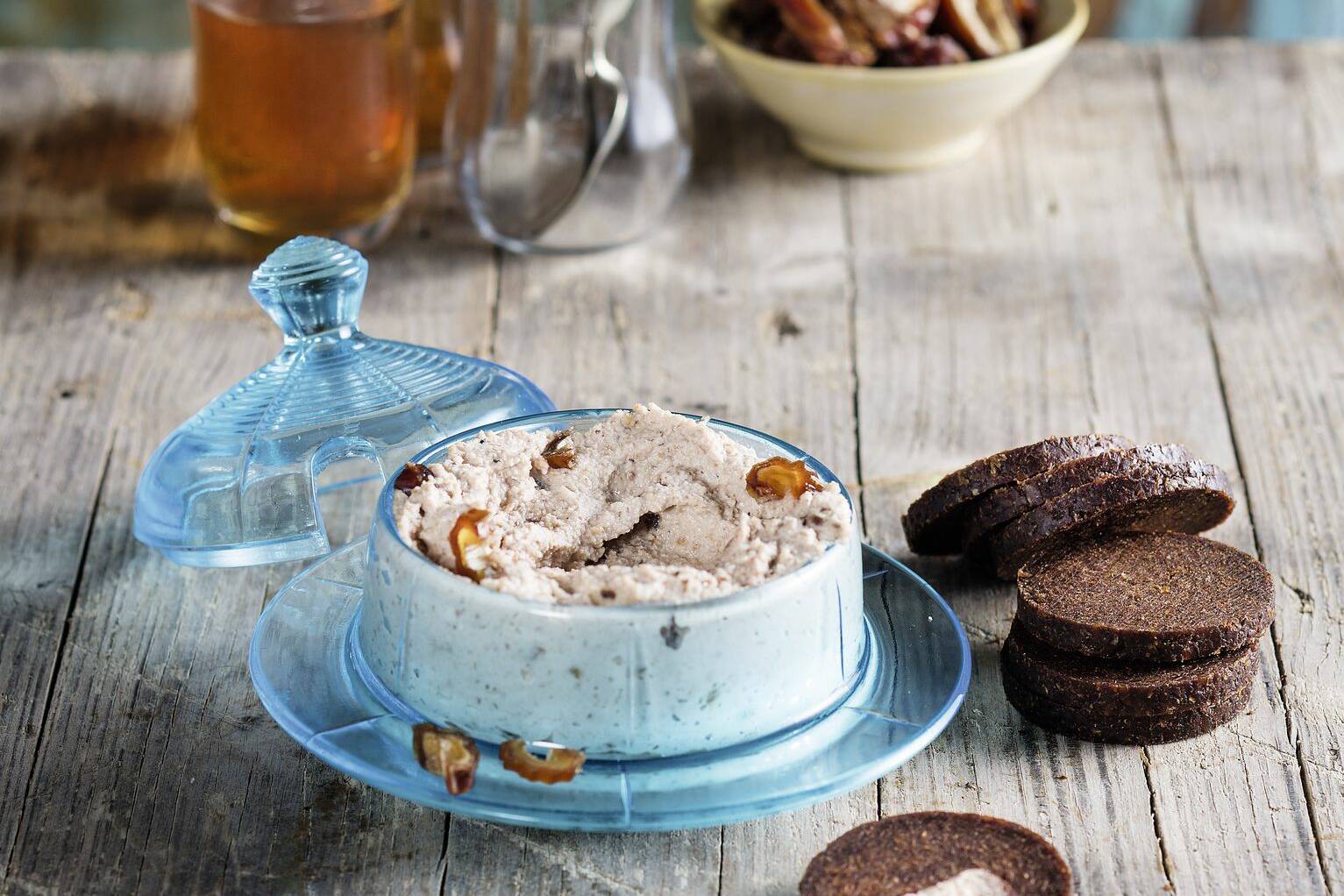 Veganer Walnuss-Dattel-Frischkäse Rezept – selbst gemacht | Küchengötter Veganer Walnuss-Dattel-Frischkäse Rezept – selbst gemacht | Küchengötter