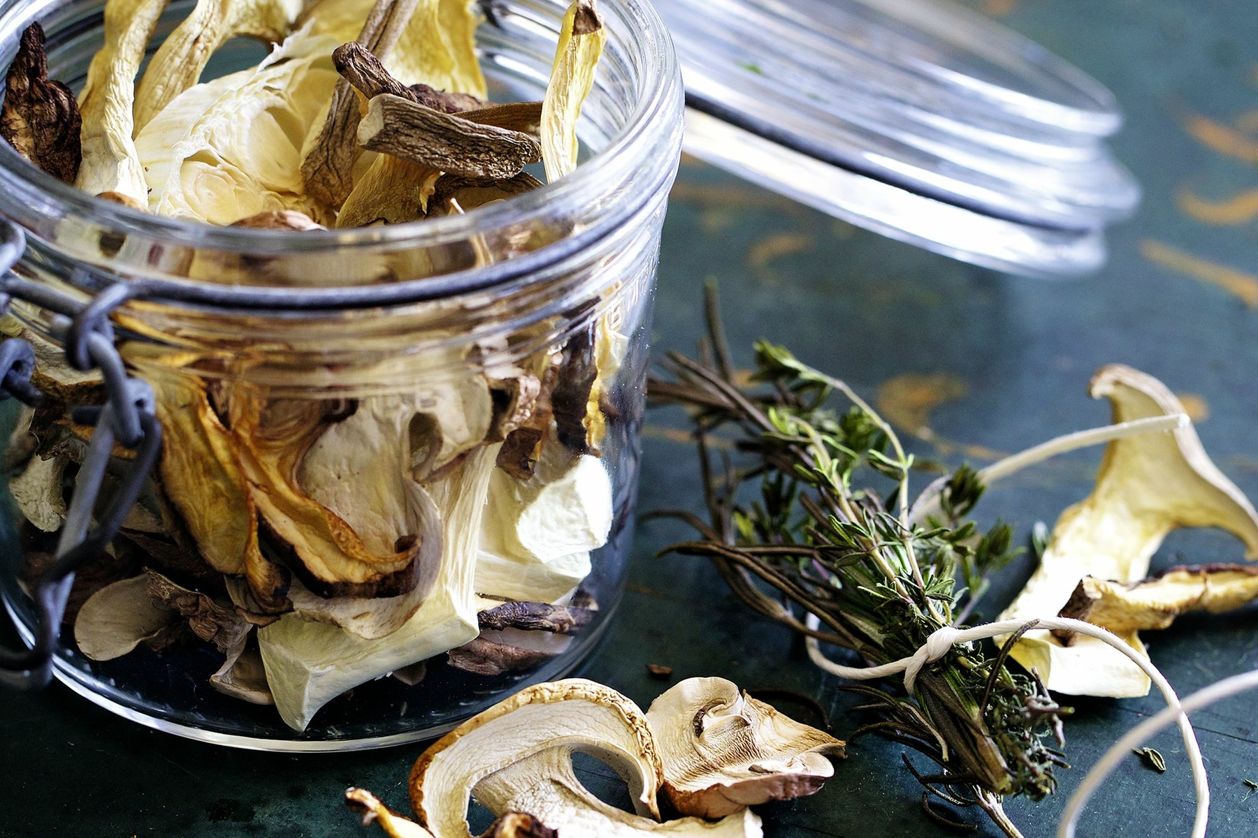 Getrocknete Pilze mit Kräutern Rezept | Küchengötter