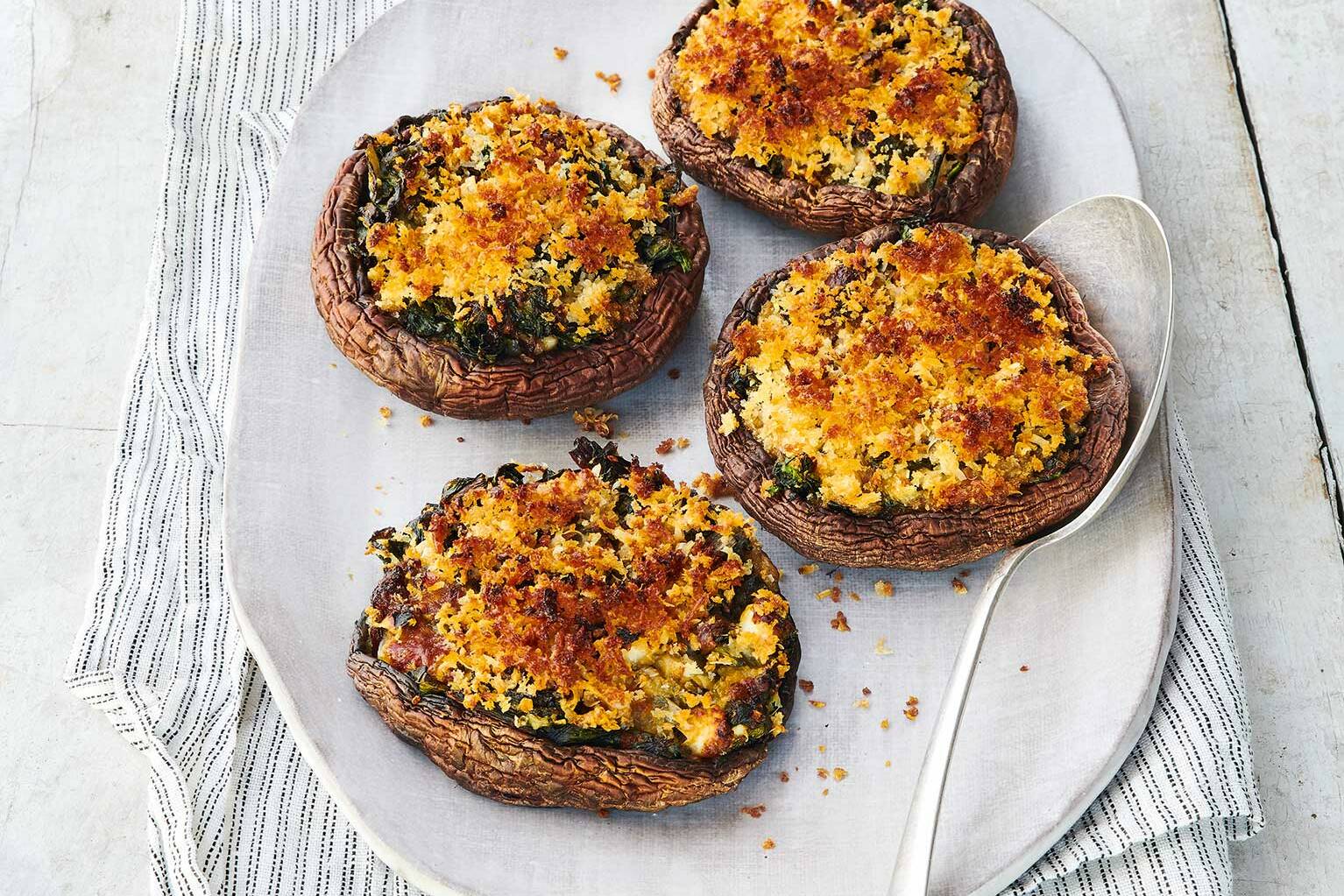 Mit Mangold und Feta gefüllte Portobellos vom Grill Rezept | Küchengötter Mit Mangold und Feta gefüllte Portobellos vom Grill Rezept | Küchengötter