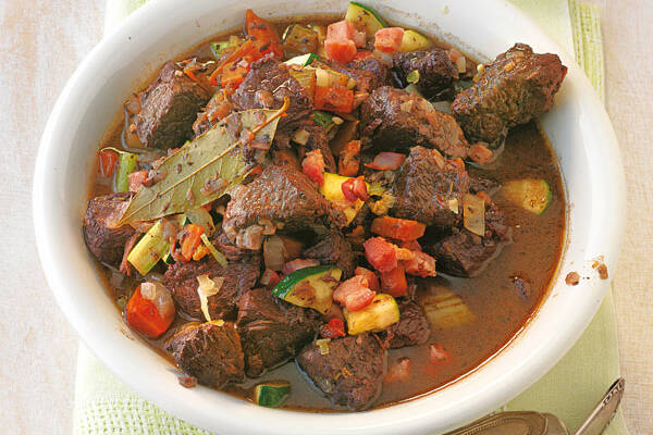 Rindertopf mit Rotwein Rezept | Küchengötter Rindertopf mit Rotwein Rezept | Küchengötter