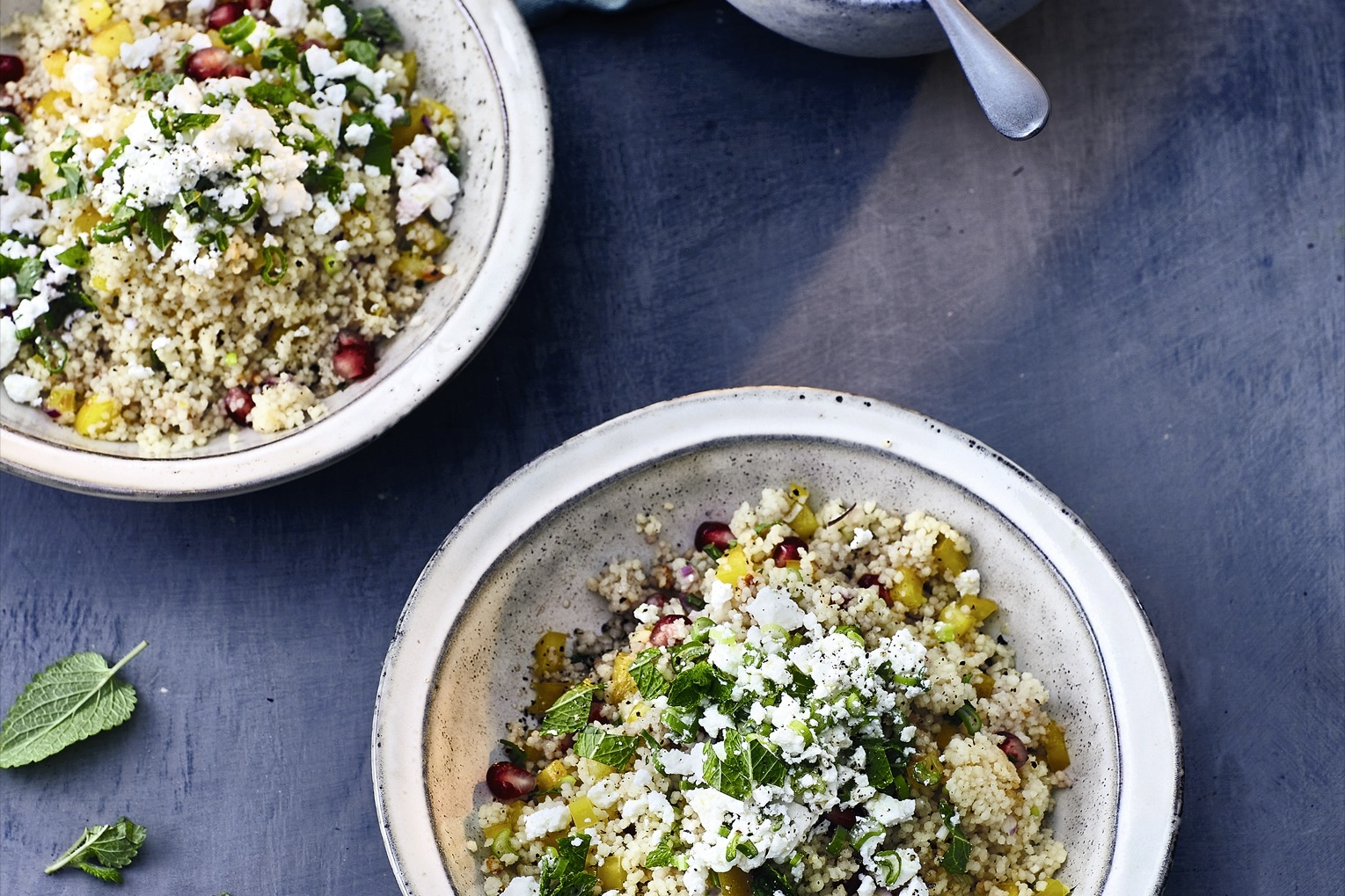 Lauwarmer Couscous-Salat mit Granatapfel Rezept | Küchengötter