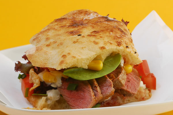 Fladenbrot Vom Grill Mit Steak Und Salat - Rezepte Suchen Fladenbrot Vom Grill Mit Steak Und Salat - Rezepte Suchen