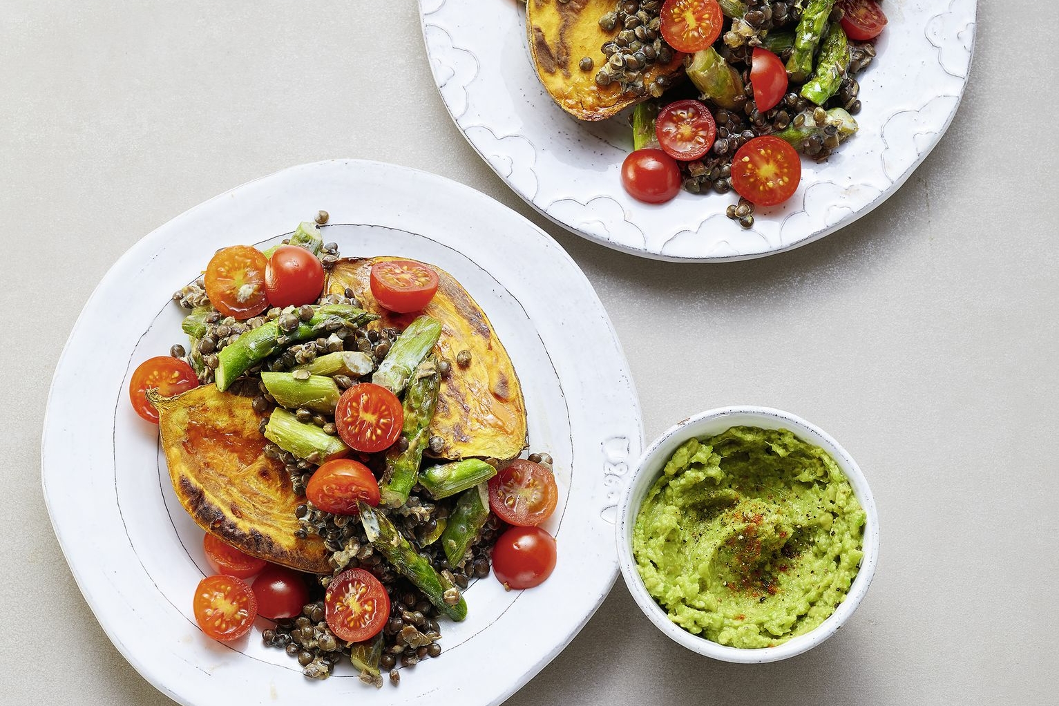 Veganer Süßkartoffel-Kumpir mit grünem Spargel und Guacamole Rezept ... Veganer Süßkartoffel-Kumpir mit grünem Spargel und Guacamole Rezept ...