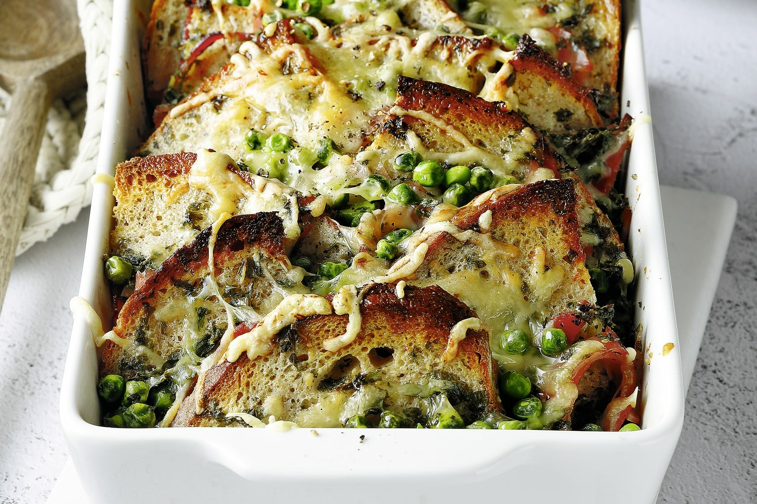 Brotauflauf mit Erbsen und Schinken Rezept | Küchengötter Brotauflauf mit Erbsen und Schinken Rezept | Küchengötter