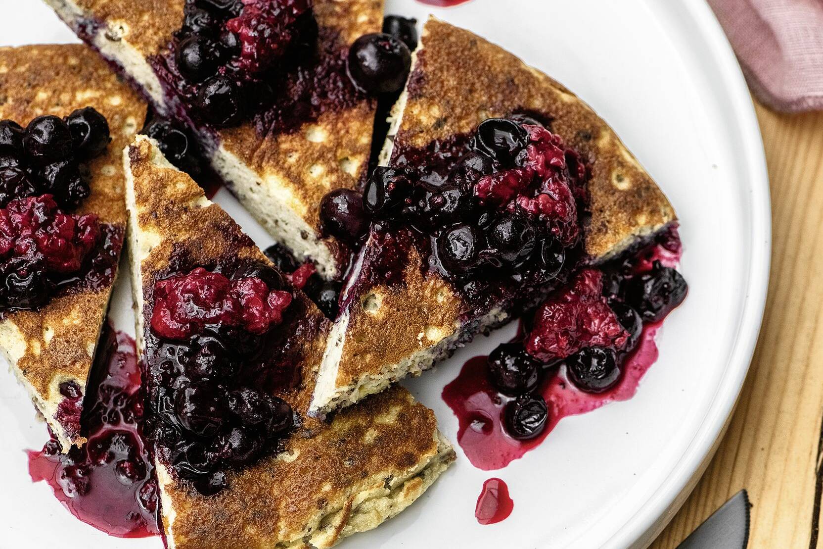 Riesen-Pancake mit Beerensauce Rezept | Küchengötter