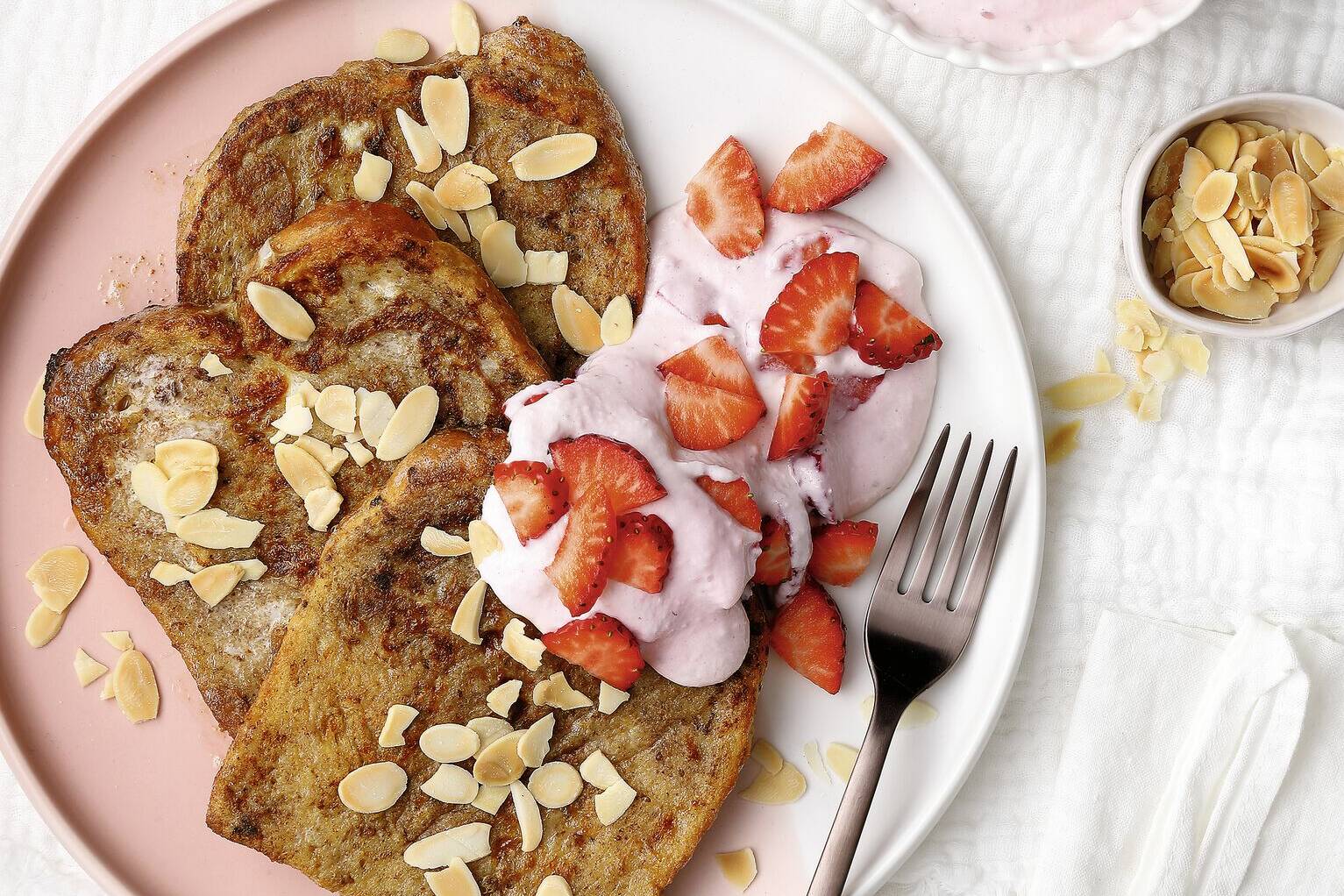 Zuckerfreies French Toast mit Erdbeerquark Rezept | Küchengötter Zuckerfreies French Toast mit Erdbeerquark Rezept | Küchengötter