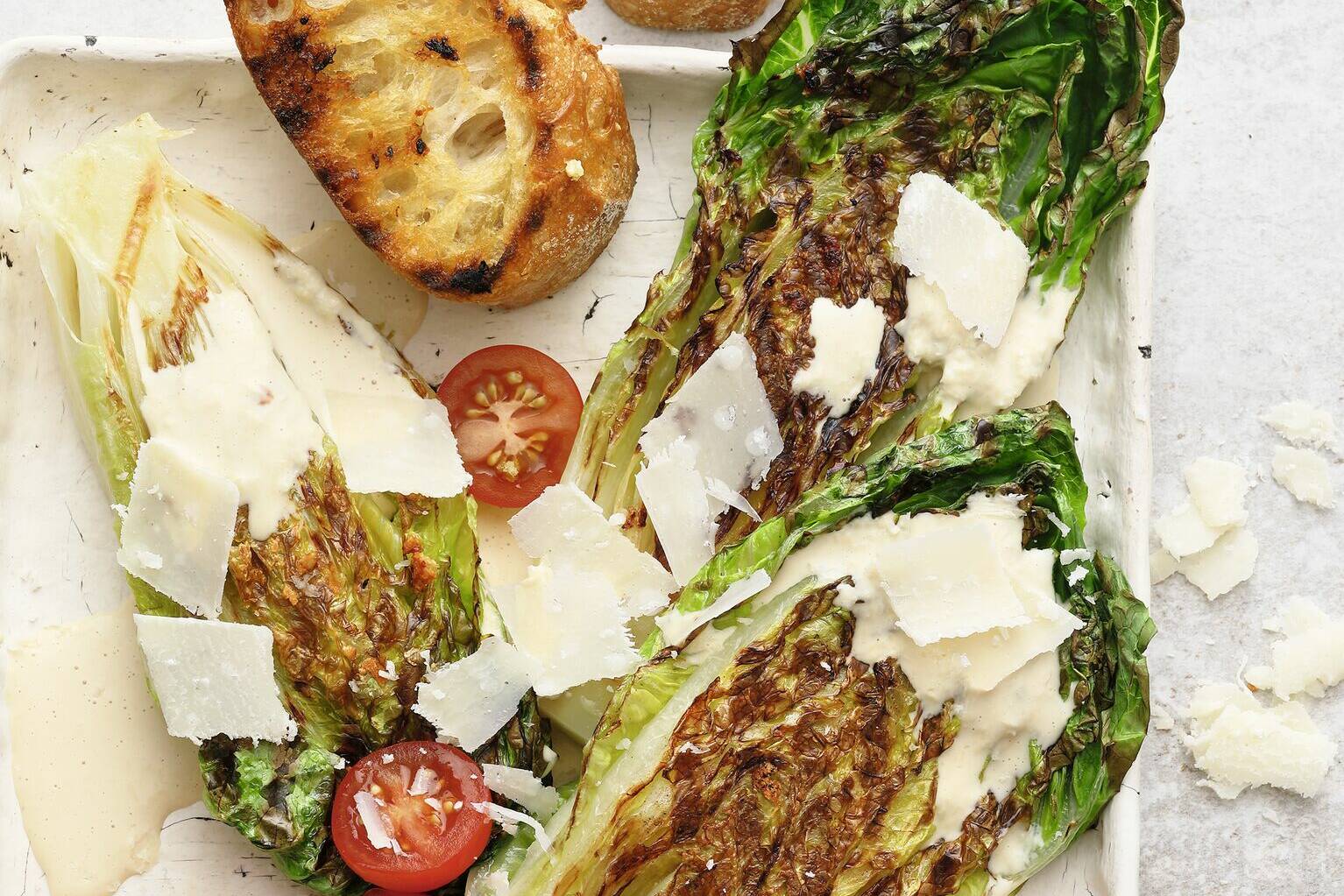 Grill-Salatherzen mit Baguette Rezept | Küchengötter Grill-Salatherzen mit Baguette Rezept | Küchengötter