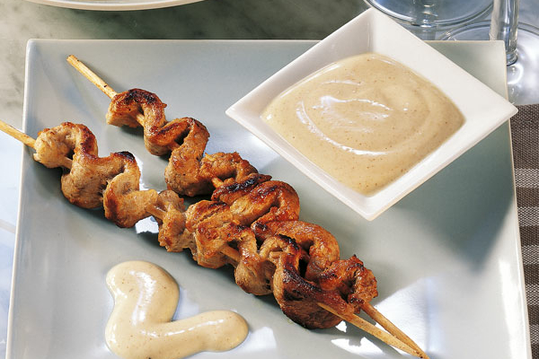 Saté-Spießchen mit Erdnuss-Dip Rezept | Küchengötter Saté-Spießchen mit Erdnuss-Dip Rezept | Küchengötter