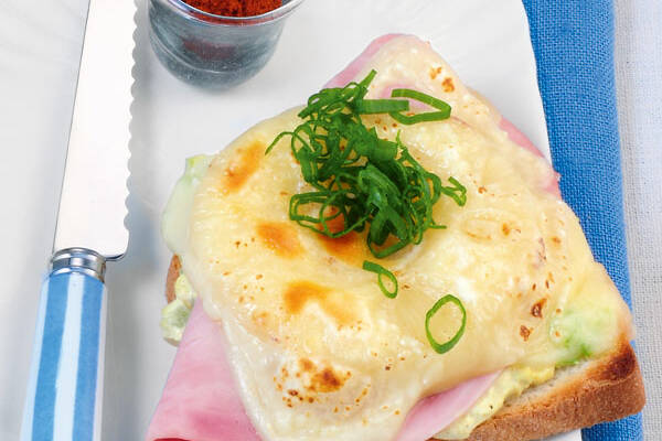 Überbackener Ananas-Schinken-Toast Rezept | Küchengötter Überbackener Ananas-Schinken-Toast Rezept | Küchengötter