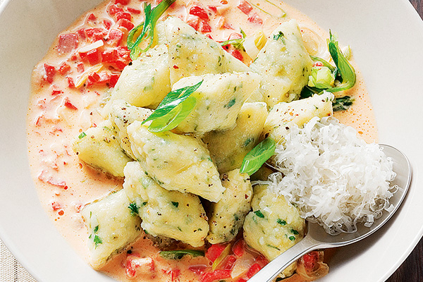 Kräutergnocchi mit Paprikasahne Rezept | Küchengötter Kräutergnocchi mit Paprikasahne Rezept | Küchengötter