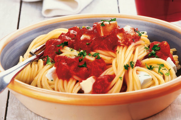 Spaghetti mit scharfer Tomatensauce Rezept | Küchengötter