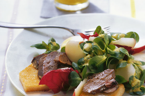 Feldsalat mit Gänseleber Rezept | Küchengötter Feldsalat mit Gänseleber Rezept | Küchengötter