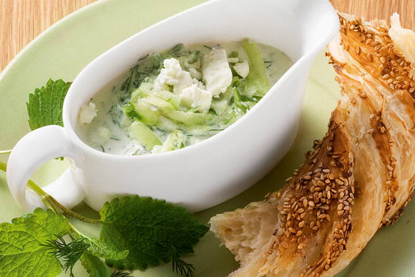 Schafskäsedip mit Zitronenmelisse Rezept | Küchengötter