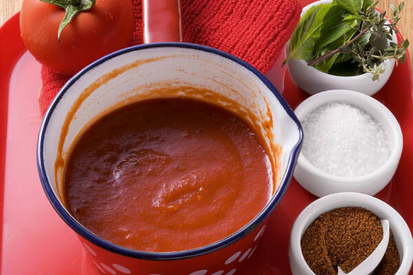 Frische Tomatensauce mit Kräutern Rezept | Küchengötter Frische Tomatensauce mit Kräutern Rezept | Küchengötter