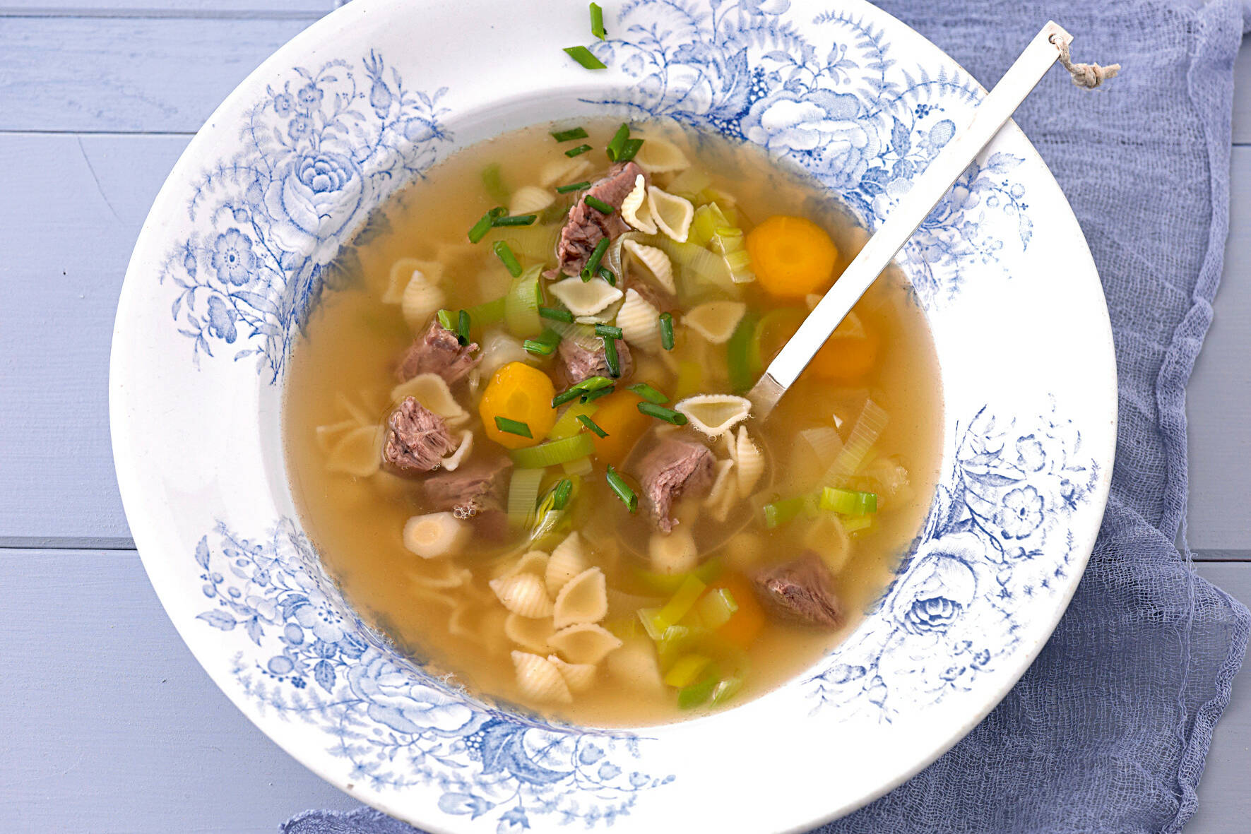 Rindfleisch-Nudelsuppe Rezept | Küchengötter Rindfleisch-Nudelsuppe Rezept | Küchengötter