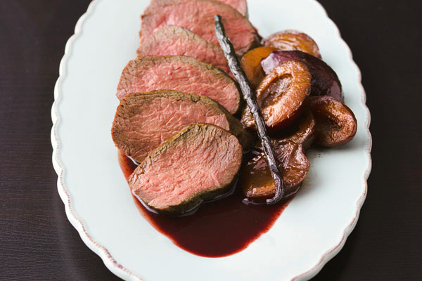 Hirschkalbsrücken mit Zwetschgen