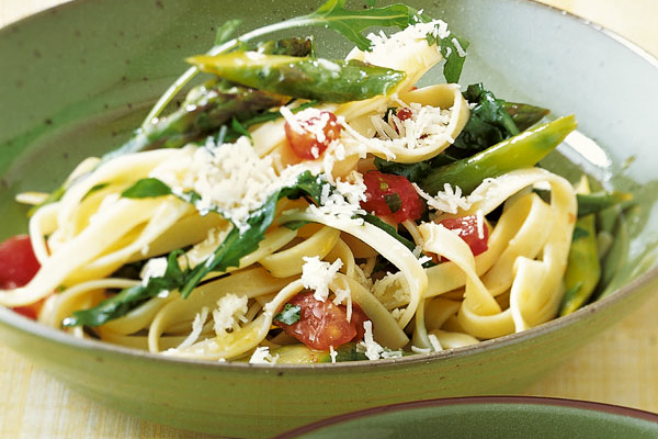 Tagliatelle mit Rucola und Spargel Rezept | Küchengötter Tagliatelle mit Rucola und Spargel Rezept | Küchengötter