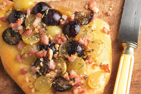 Fladenbrot mit Trauben und Speck | Johann Lafer Rezept | Küchengötter