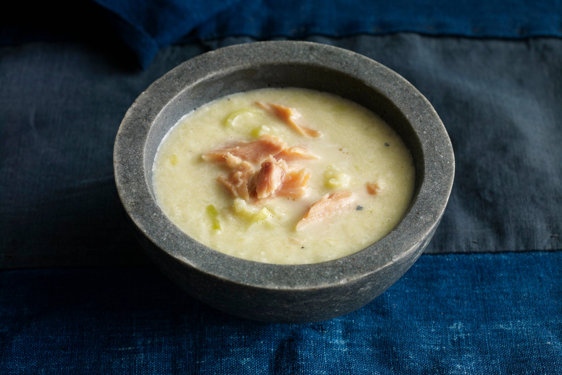 Lauchcremesuppe mit Räucherforelle Rezept | Küchengötter Lauchcremesuppe mit Räucherforelle Rezept | Küchengötter