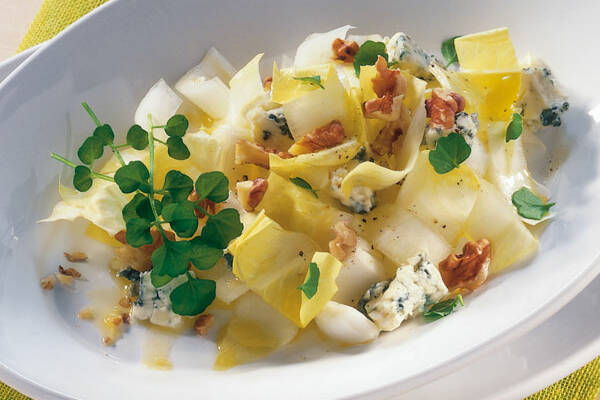 Schneller Chicoréesalat mit Roquefort Rezept | Küchengötter Schneller Chicoréesalat mit Roquefort Rezept | Küchengötter