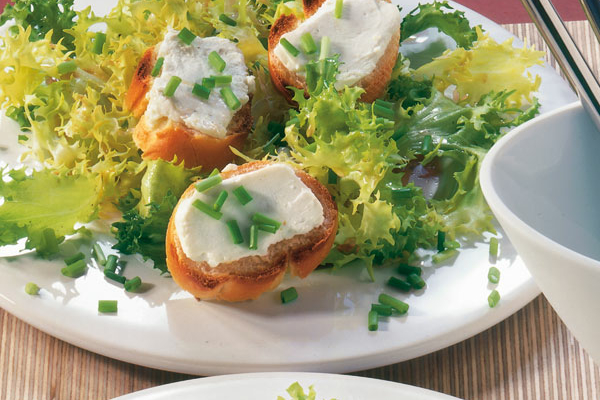 Schneller Friséesalat mit gratiniertem Ziegenkäse Rezept | Küchengötter Schneller Friséesalat mit gratiniertem Ziegenkäse Rezept | Küchengötter