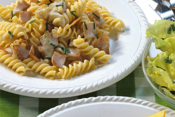 Schinkennudeln mit Kopfsalat Rezept | Küchengötter