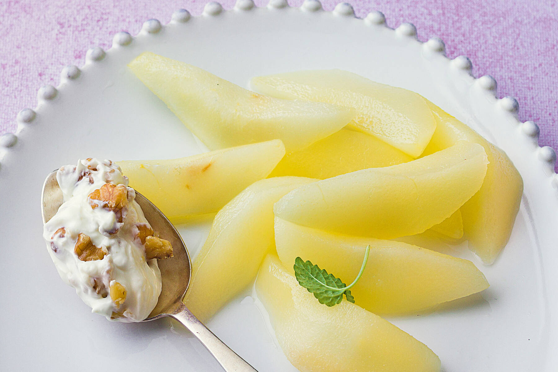 Weißwein-Birnen mit Walnusscreme Rezept | Küchengötter Weißwein-Birnen mit Walnusscreme Rezept | Küchengötter