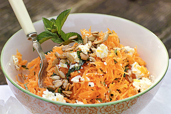 Möhrenrohkost mit Schafskäse Rezept | Küchengötter Möhrenrohkost mit Schafskäse Rezept | Küchengötter