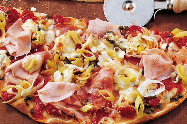 Pizza mit Lauch und Schinken Rezept | Küchengötter