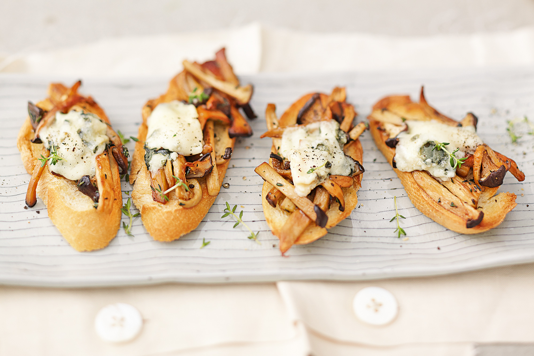 Crostini mit Pilzen überbacken mit Käse Rezept | Küchengötter Crostini mit Pilzen überbacken mit Käse Rezept | Küchengötter