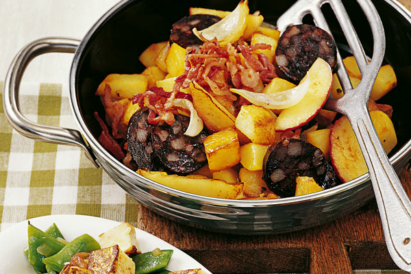 Bratkartoffeln mit Blutwurst und Äpfeln Rezept | Küchengötter Bratkartoffeln mit Blutwurst und Äpfeln Rezept | Küchengötter