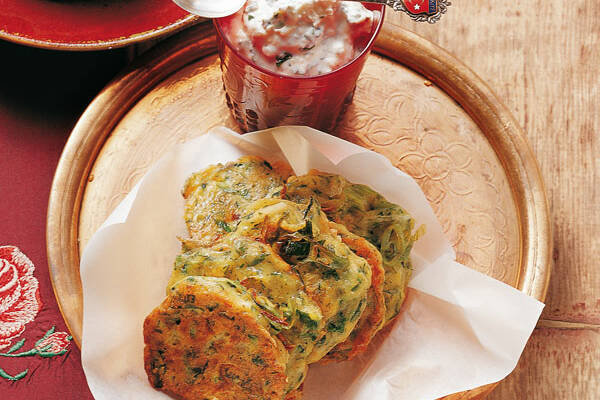 Zucchinipuffer Mit Kasecreme Rezept Kuchengotter