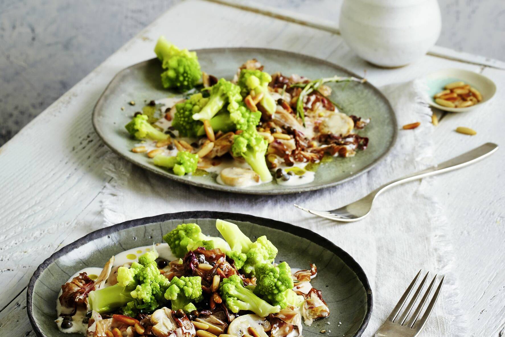 Romanesco auf Radicchio in Pfefferrahm | Low Carb Rezept | Küchengötter Romanesco auf Radicchio in Pfefferrahm | Low Carb Rezept | Küchengötter