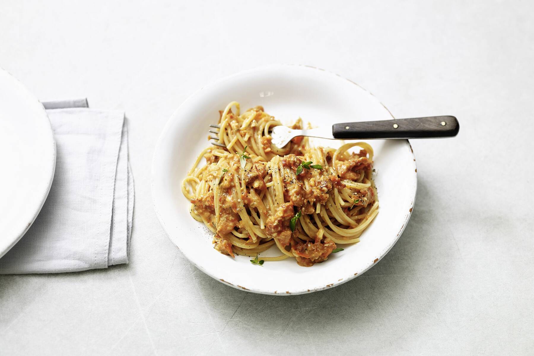 Spaghetti mit schlankem Pesto rosso aus dem Ofen Rezept | Küchengötter