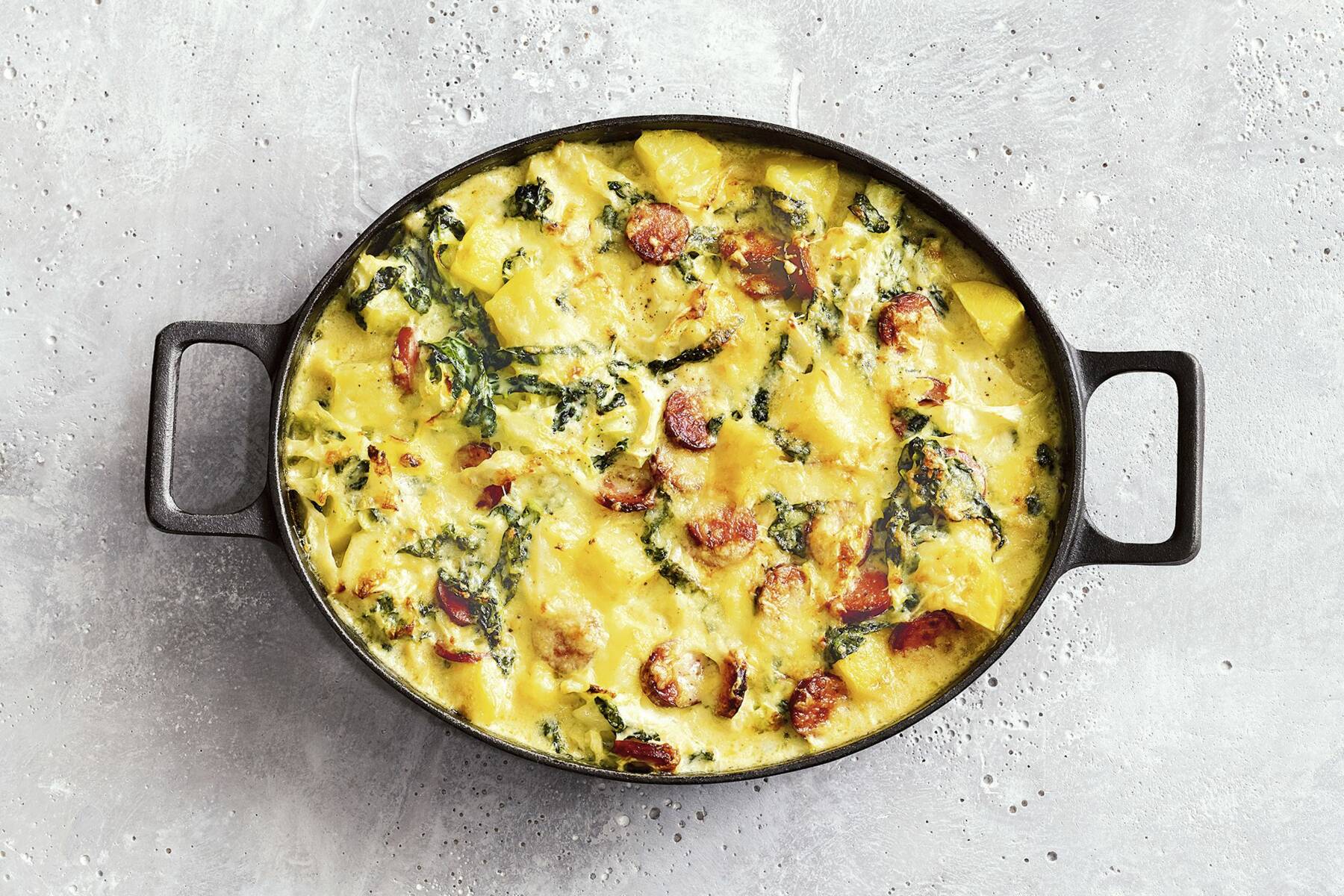 Kohlauflauf mit Kabanossi Rezept | Küchengötter