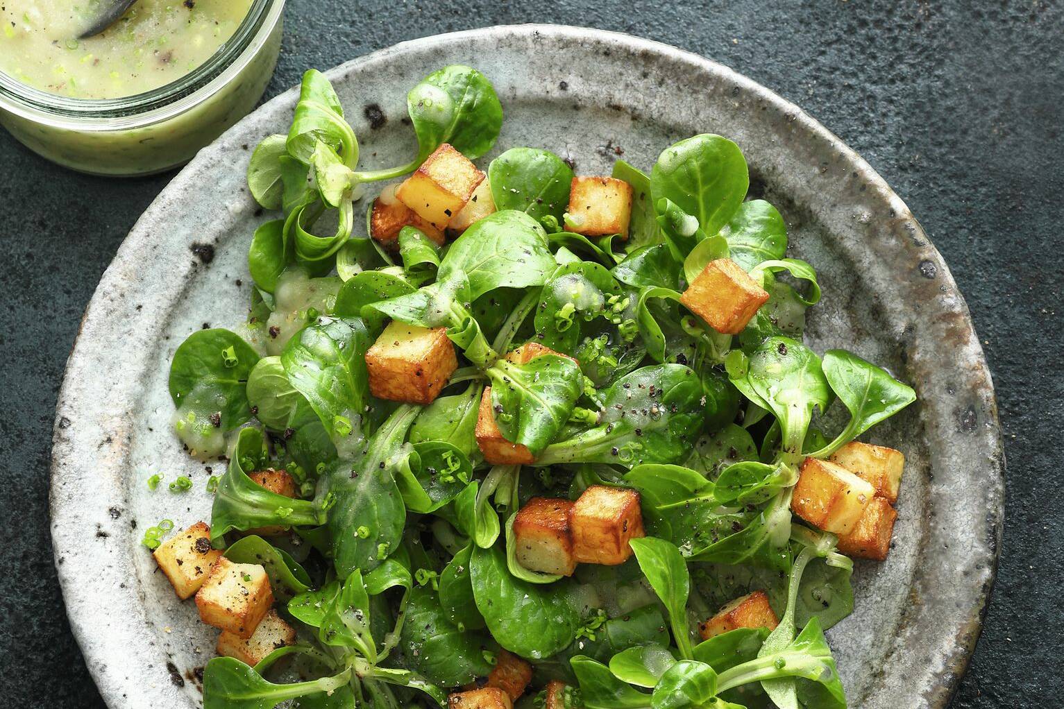 Salat mit Kartoffeldressing Rezept | Küchengötter