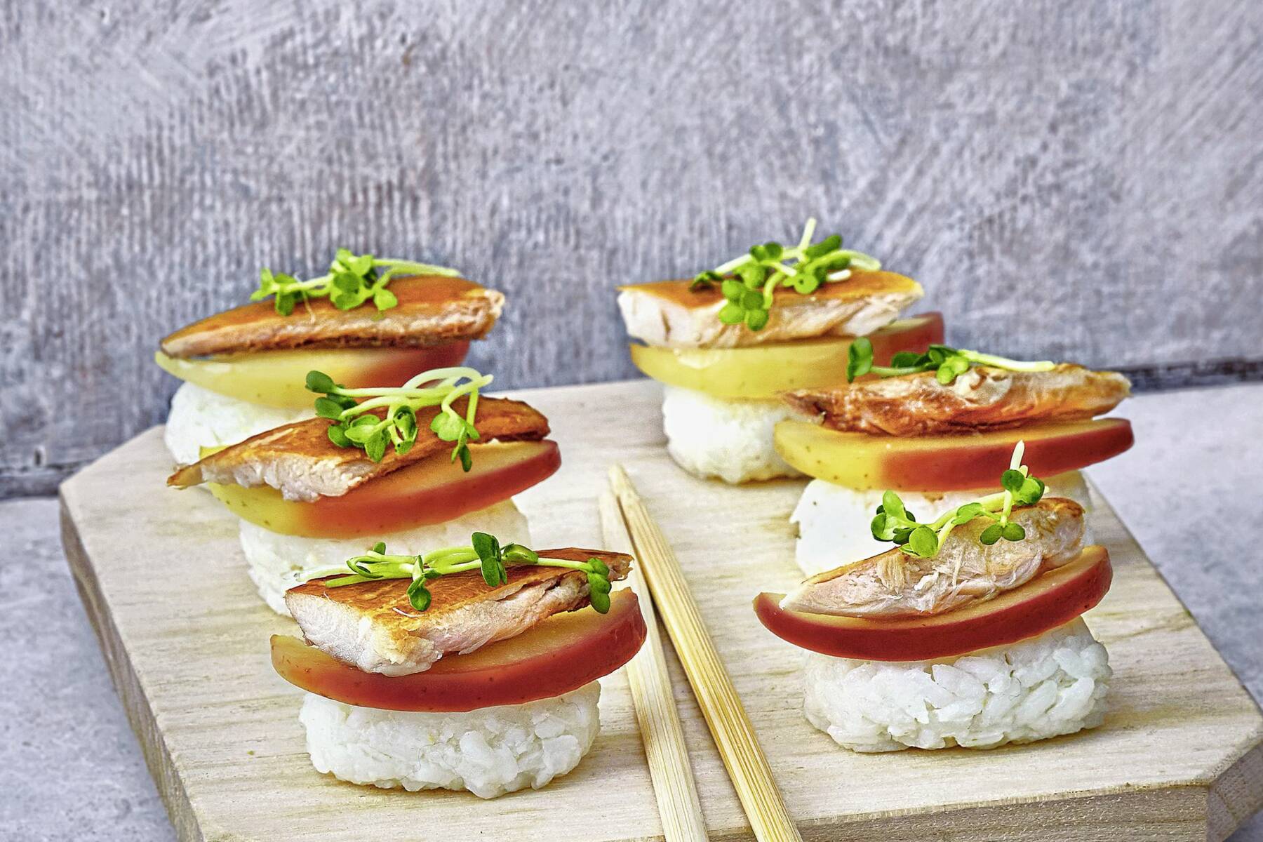 Nigiri mit Makrele und Apfel Rezept | Küchengötter Nigiri mit Makrele und Apfel Rezept | Küchengötter
