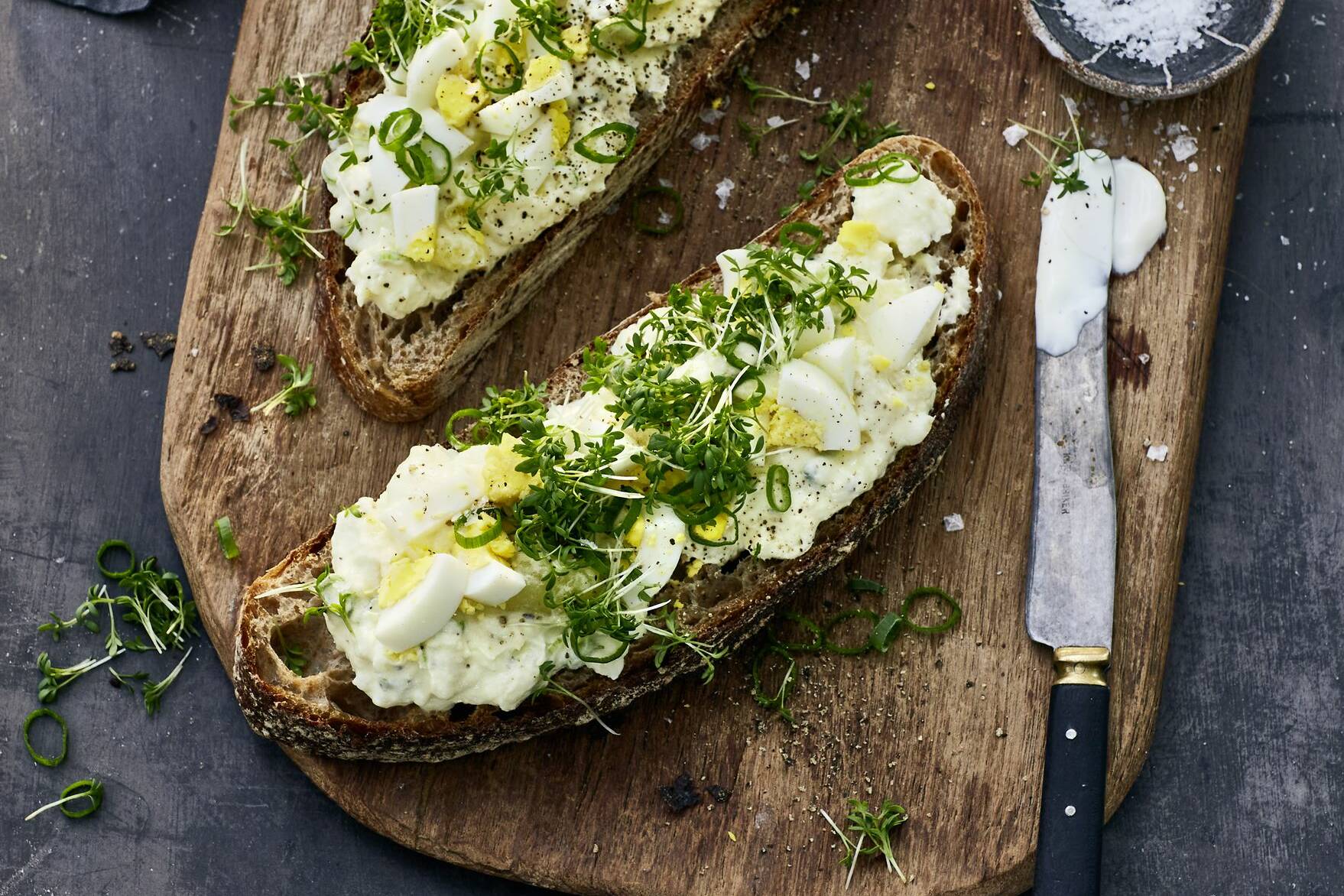 Bauernbrot mit Erdäpfelkas, Ei und Kresse Rezept | Küchengötter Bauernbrot mit Erdäpfelkas, Ei und Kresse Rezept | Küchengötter