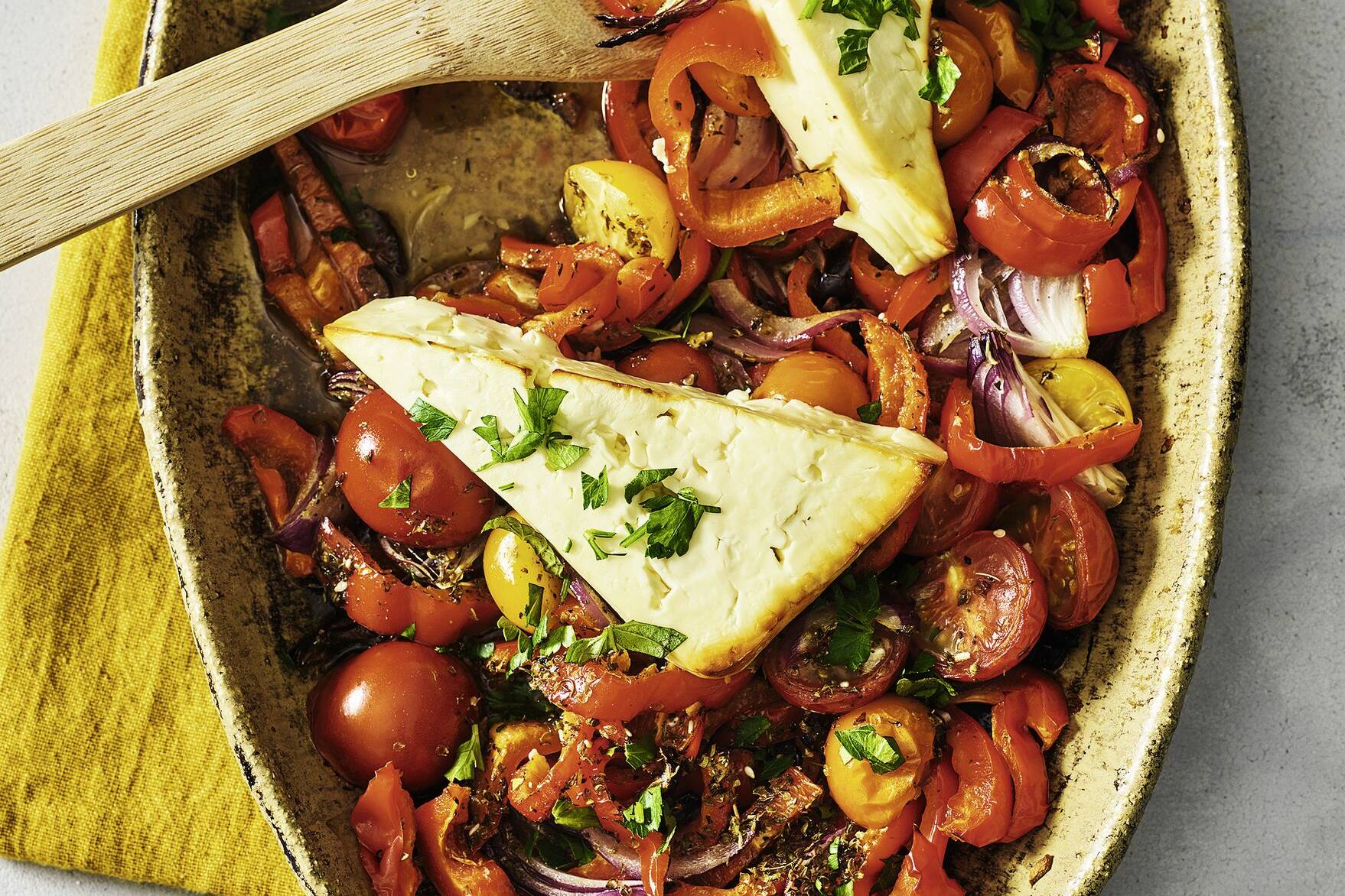 Tomaten-Paprika-Gemüse mit Feta Rezept | Küchengötter Tomaten-Paprika-Gemüse mit Feta Rezept | Küchengötter